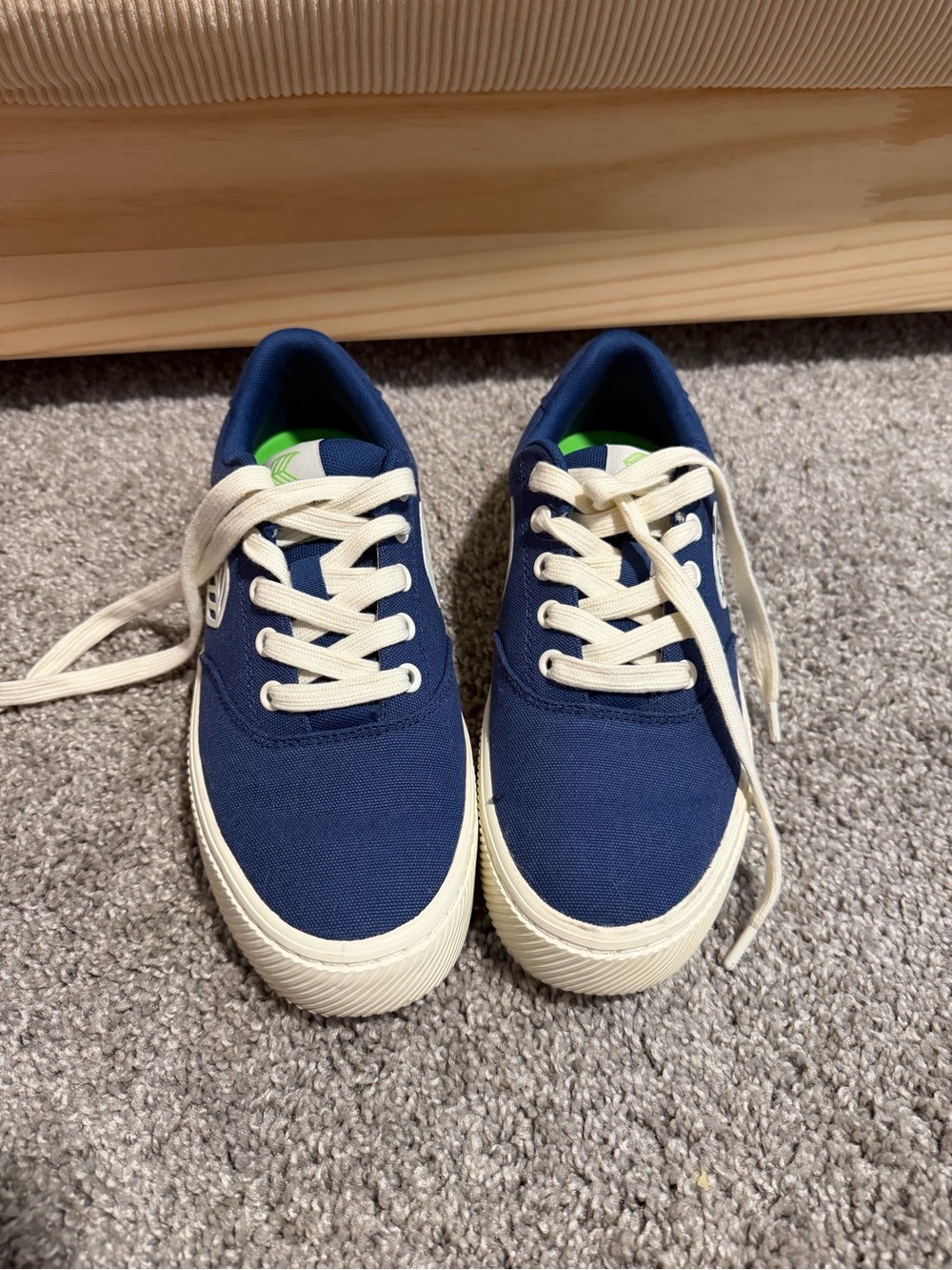 Cariuma tennis shoes
